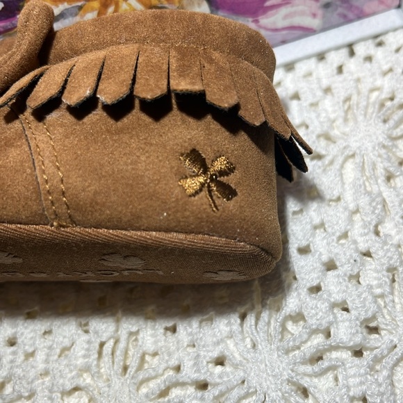 NIB LUCKY BRAND CRIB SHOES. SIZE 2 & 3. **SOLD SEPARATELY** - Picture 4 of 7